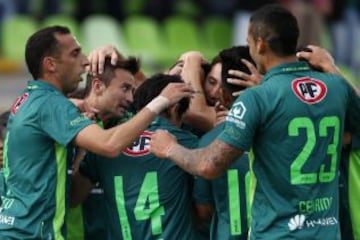 Wanderers derrotó por 2-1 a Ñublense con goles de Roberto Gutiérrez y Jorge Luna.