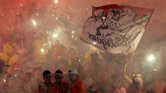 Hinchas felicitan a Santa Fe en su cumpleaños número 76