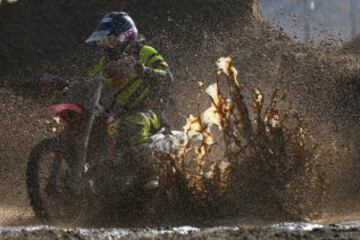 Un competidor en la carrera en solitario de adultos de la 32 ª marcha de la BSR Weston Beach 