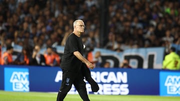 Soccer Football - World Cup - South American Qualifiers - Argentina v Uruguay - Estadio La Bombonera, Buenos Aires, Argentina - November 16, 2023 Uruguay coach Marcelo Bielsa before the match REUTERS/Agustin Marcarian