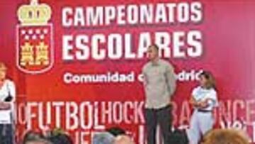 <b>LOS EJEMPLOS.</b> Aguirre junto a Herreros y Mª Angeles Rodríguez.