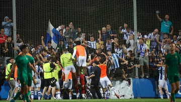SAN SEBASTIÁN, 22/06/2025.- Los jugadores de la Real Sociedad B celebran el gol con el que logran el ascenso a Segunda División durante el partido que la Real Sociedad B y el Nástic de Tarragona disputan este domingo en el estadio Zubieta XXI de San Sebastián. EFE/ Javier Etxezarreta