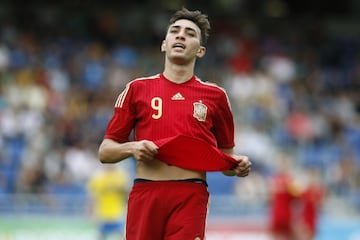 Convocado por Vicente del Bosque, debutó con La roja el 8 de septiembre ante Macedonia entrando en el minuto 77 por Koke Resurrección, sería su único partido con la selección española.
Posteriormente y tras un cambio de normativa, un recurso en el TAS, la FIFA le dió permiso para poder se convocado con Marruecos.