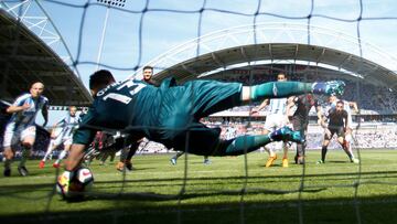 David Ospina durante el partido entre Huddersfield y Arsenal por Premier League