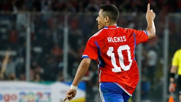 El jugador de Chile, Alexis Sánchez, es fotografiado durante el partido amistoso contra Paraguay.
