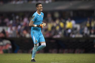 Con la salida de Rodolfo Cota, Chivas buscaba un sustituto y encontró en Gudiño al ideal. Después de haber experimentado en el Porto B de Portugal y en la Champions League con el APOEL Nicosia, regresó de buena forma al Fútbol Mexicano a su corta edad.