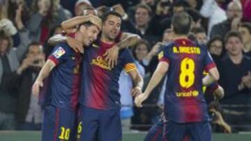 Messi, Xavi e Iniesta celebran un gol del argentino.
