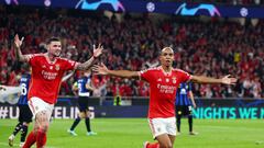 João Mario celebra el primero de los tres goles anotados ante el Inter Milan en Da Luz.