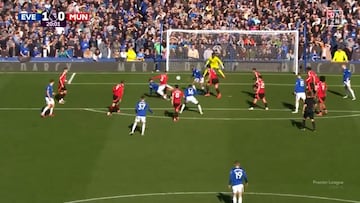 Es un despropósito sin precedentes: imposible defender peor que el United en estas dos jugadas