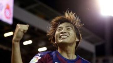 Takashi Inui celebra su gol ante el Espanyol.