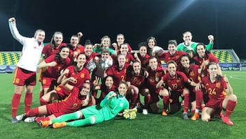 Las jugadoras de España celebra el título en la Copa Chipre.