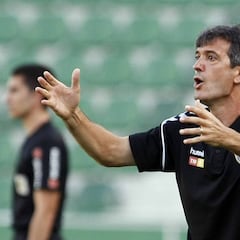"Me emociona pensar en la cifra de cien partidos con el Elche"
