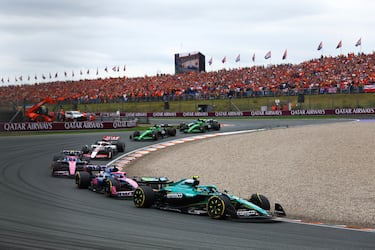 Fernando Alonso y Pierre Gasly durante la carrera. 