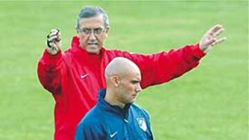 <b>POLÉMICA. </b>Manzano y Movilla, en un entrenamiento del Atlético de Madrid la temporada pasada.