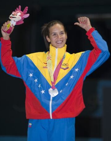 La bella Alejandra Benítez, exministra de Deportes con Nicolás Maduro