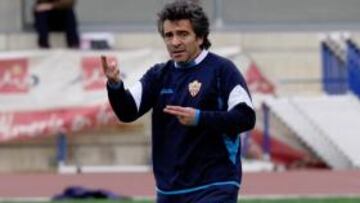 <b>PROGRESOS. </b>Lillo, dando indicaciones en el entrenamiento de ayer.