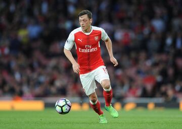 Mediocampista del Arsenal. De los mejores en el mundo.