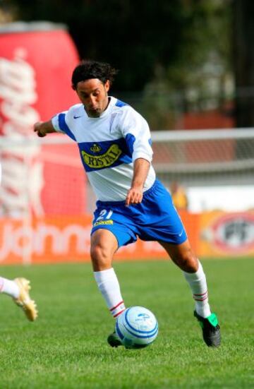 'Chueco' Ponce disputó 27 clásicos universitarios. 21 los hizo por los colores de Universidad Católica.