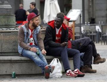 Los seguidores del Bayern Munich toman Madrid para animar a su equipo en el partido de ida de las semifinales de la Champions League que se disputará hoy en el Santiago Bernabéu.