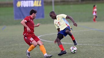 La Selección de refugiados rompe barreras en Nyon