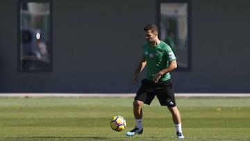 Durmisi, en un entrenamiento del Betis. 