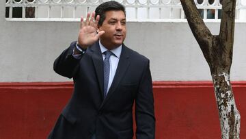 Emiten alerta migratoria contra Cabeza de Vaca