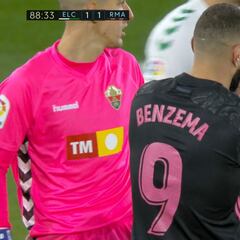 La acción de Benzema en el 88' que explica por qué a parte del madridismo nunca le encandilará