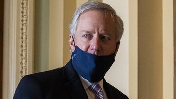 El jefe de gabinete de la Casa Blanca, Mark Meadows, habla con los periodistas en el Capitolio, el jueves 23 de julio de 2020, en Washington.