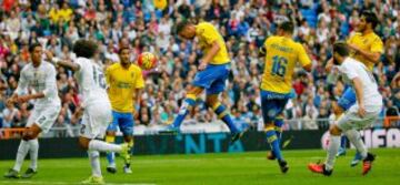 Hernán Santana marca el primer gol para Las Palmas (2-1).