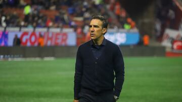 MEX1530. TIJUANA (MÉXICO), 31/01/2025.- El técnico Vicente Sánchez de Cruz Azul asiste este viernes, a un partido de la quinta jornada del Torneo Clausura 2025 de la Liga MX entre Tijuana y Cruz Azul, en el estadio Caliente en Tijuana (México). EFE/ Alejandro Zepeda