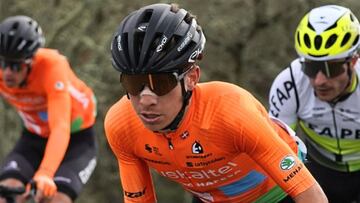 El ciclista Azurmendi, herido al chocar contra un corzo