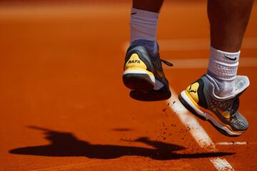 Detalle de las zapatillas de Rafael Nadal. 