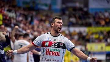 Gedeón Guardiola se despide del balonmano profesional en el Nava.