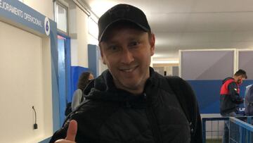 Luis Mena analiza la situación de los juveniles de Colo Colo. Sabe que darles opciones en el actual momento del club puede ser complicado, pero lo compara con lo que ocurre en el extranjero.
