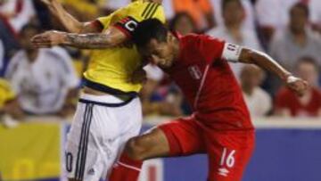 James sufrió varias entradas duras de jugadores peruanos.