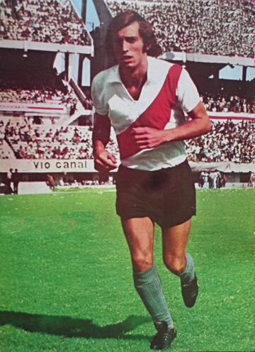 He was at River Plate in 1973. In 1977 he started a two-year spell at Real Madrid