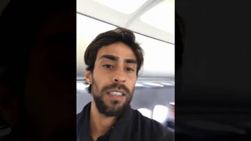 Valdivia mostró la intimidad del viaje en avión de su equipo