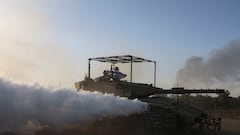 Israeli soldiers patrol in a tank, amid the ongoing conflict between Israel and the Palestinian Islamist group Hamas, near Israel's border with Gaza, southern Israel January 21, 2024. REUTERS/Ronen Zvulun     TPX IMAGES OF THE DAY