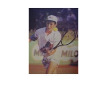 Un juvenil Marcelo Ríos jugando la Copa Milo.