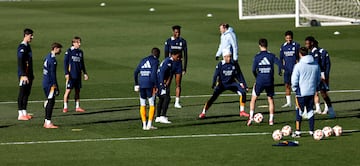 Los jugadores del Madrid, durante su ltimo entrenamiento en Valdebebas.