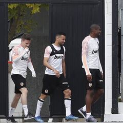 Celades valora la opción de Coquelin como central