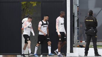 07/03/20 ENTRENAMIENTO DEL VALENCIA
KEVIN GAMEIRO
COQUELIN
KONDOGBIA