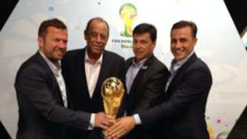 Carlos Alberto, el segundo por la izquierda. A su derecha, Matthaus. A su izquierda, Pasarella y Cannavaro.