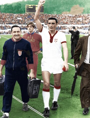 Leggiuno, 7 de noviembre de 1944-Cagliari, Italia, 22 de enero de 2024. 79 a?os. Est considerado el mejor delantero italiano de todos los tiempos.  Es el mximo goleador de la historia de su seleccin con 35 goles en 42 partidos. Gan la Eurocopa en 1968 y jug la final del Mundial de 1970.