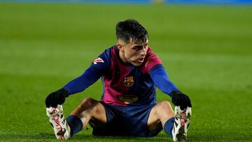 BARCELONA, 21/12/2024.- El centrocampista del FC Barcelona Pedri durante el partido de la jornada 18 de LaLiga entre el FC Barcelona y el Atlético de Madrid, este sábado en el estadio olímpico Lluis Companys. EFE/ Siu Wu