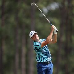 What clothing brand sponsors Viktor Hovland? What he is wearing at the 2024 US Open