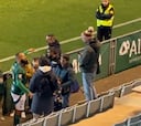 Bebé salta a la grada y se encara con un aficionado del Racing de Ferrol