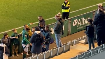 Bebé salta a la grada y se encara con un aficionado del Racing de Ferrol