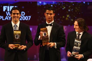 El 2007 fue sin duda el mejor a?o de su carrera. Recibi¨® numerosos reconocimientos personales, entre ellos, el FIFA World Player al Mejor Jugador del A?o, por delante de Cristiano Ronaldo y Messi.