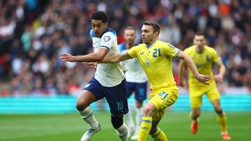 Soccer Football - UEFA Euro 2024 Qualifiers - Group C - England v Ukraine - Wembley Stadium, London, Britain - March 26, 2023 England's Jude Bellingham in action with Ukraine's Oleksandr Karavaev REUTERS/Carl Recine